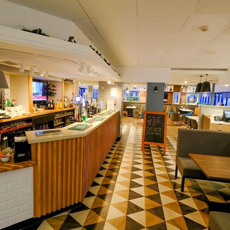 Holiday Inn Warrington By Ihg Exterior foto