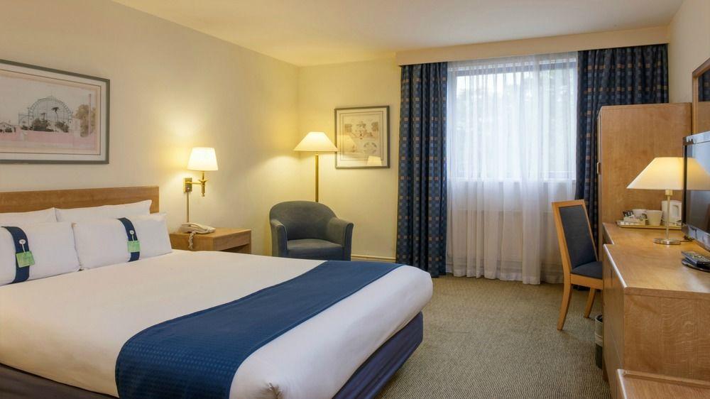 Holiday Inn Warrington By Ihg Exterior foto