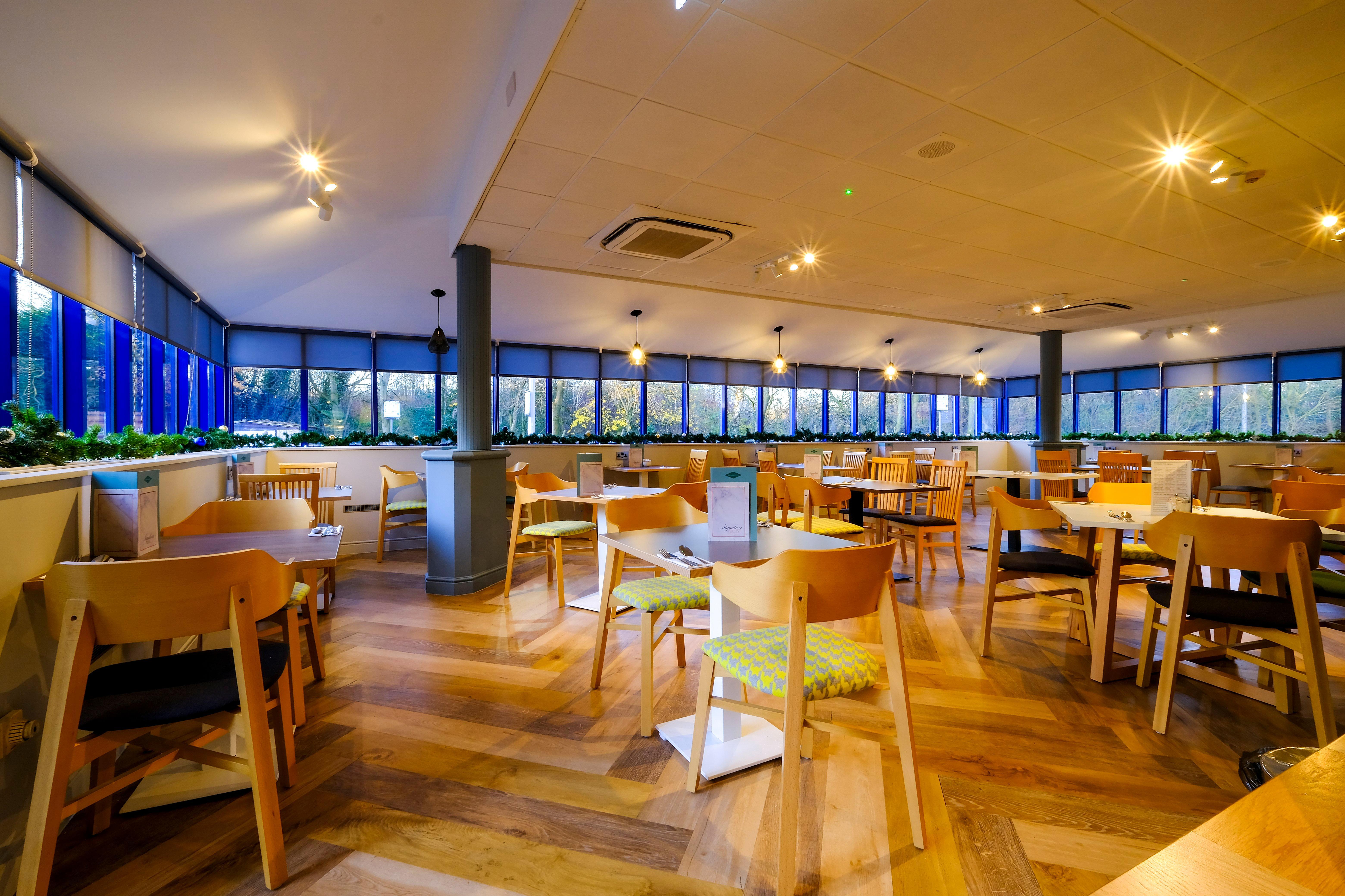 Holiday Inn Warrington By Ihg Exterior foto