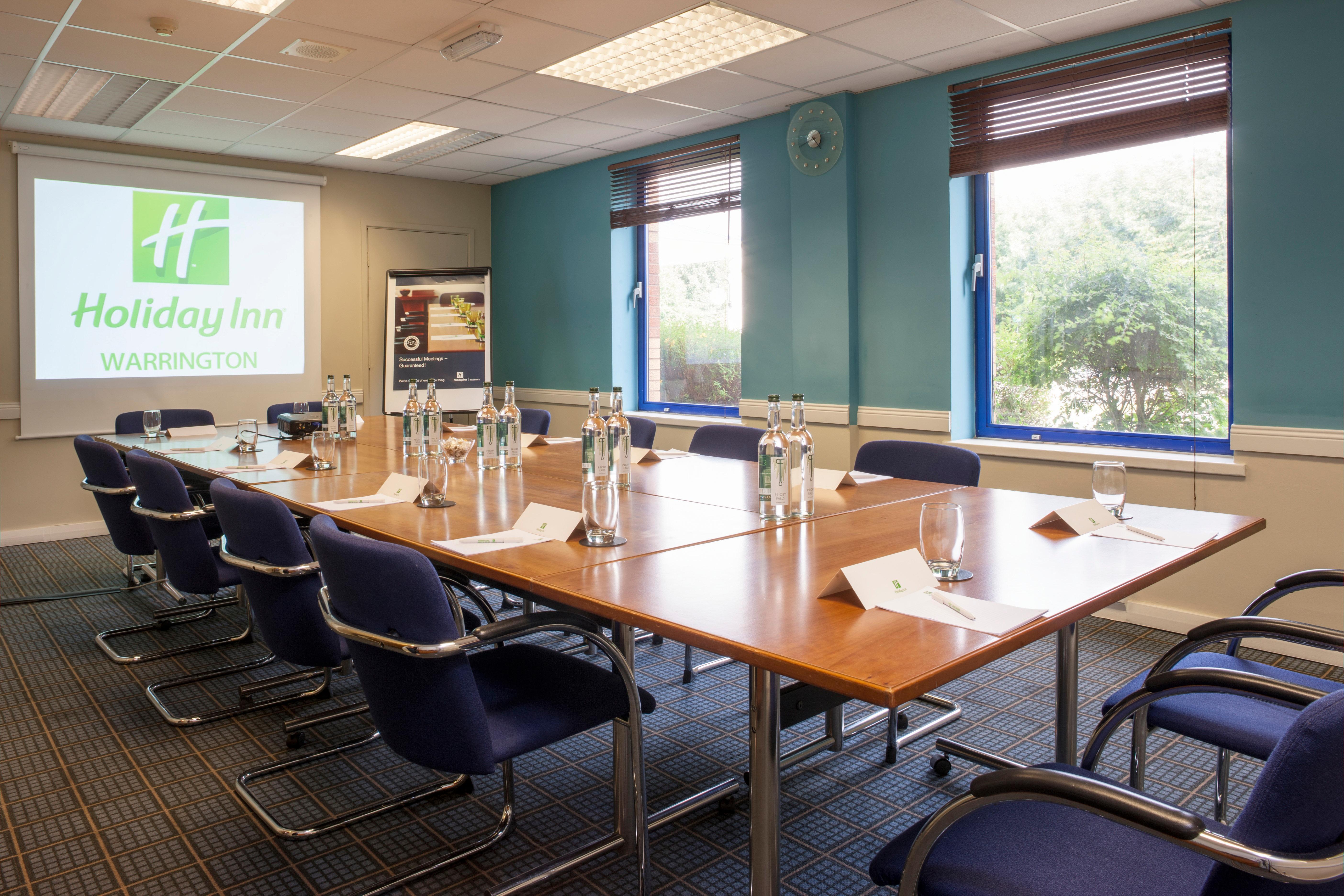 Holiday Inn Warrington By Ihg Exterior foto
