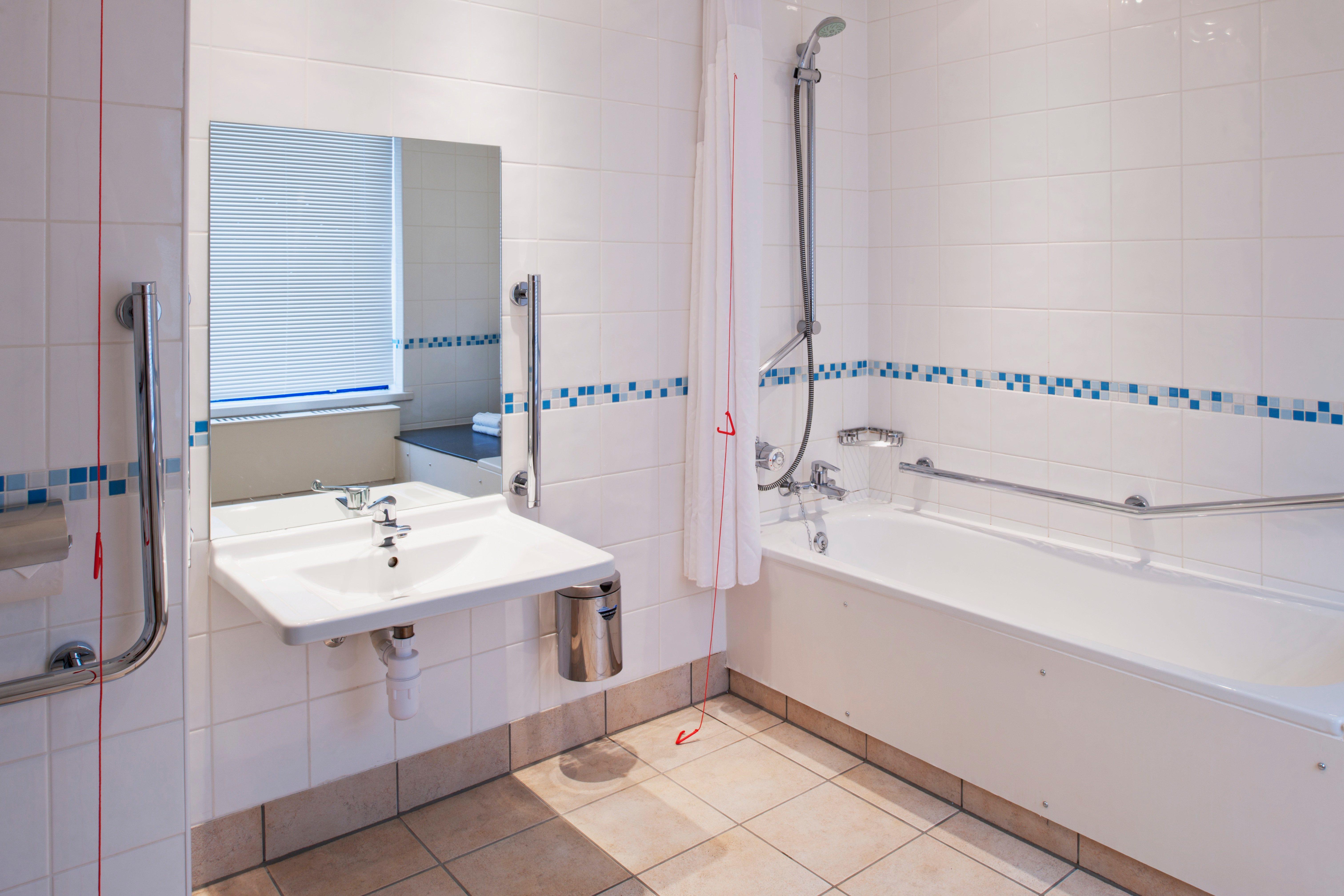 Holiday Inn Warrington By Ihg Exterior foto