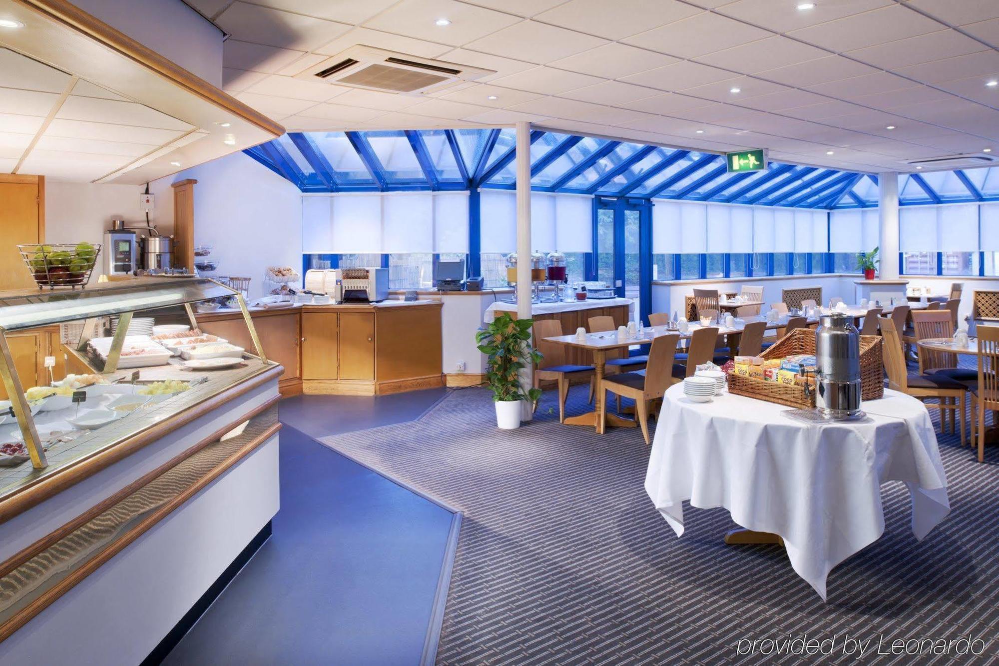 Holiday Inn Warrington By Ihg Exterior foto